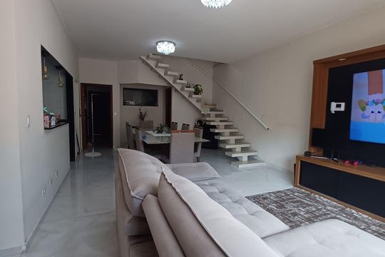Sala de casa para alugar com 4 quartos, 400m² em Jardim Rosana, Guarulhos