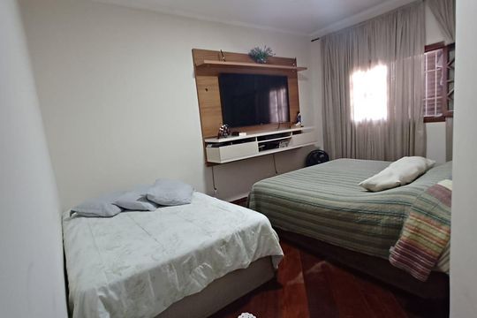 Quarto de casa para alugar com 4 quartos, 400m² em Jardim Rosana, Guarulhos
