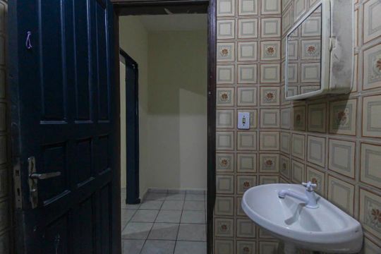 Banheiro de casa para alugar com 1 quarto, 125m² em Parque Santa Madalena, São Paulo