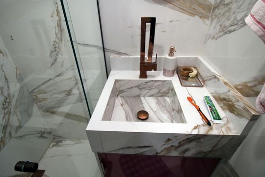 Banheiro de apartamento à venda com 2 quartos, 43m² em Vaz Lobo, Rio de Janeiro