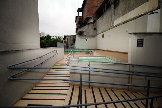 Área comum - Piscina de apartamento à venda com 2 quartos, 43m² em Vaz Lobo, Rio de Janeiro