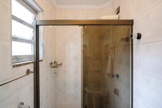Banheiro social de casa à venda com 3 quartos, 184m² em Cerâmica, São Caetano do Sul
