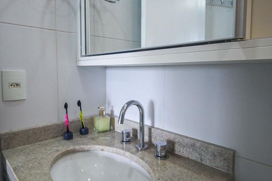 Banheiro da Suíte de kitnet/studio à venda com 1 quarto, 40m² em Panamby, São Paulo
