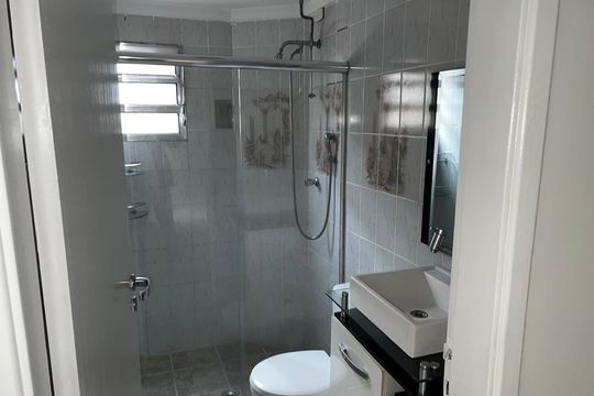 Banheiro de apartamento à venda com 2 quartos, 56m² em Jardim Iporanga, Guarulhos