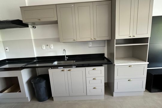 Cozinha de apartamento à venda com 1 quarto, 45m² em Recreio dos Bandeirantes, Rio de Janeiro