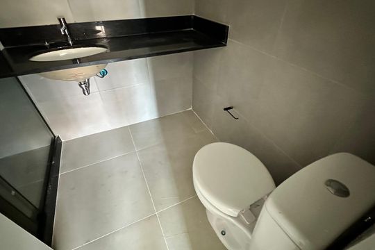 Banheiro de apartamento à venda com 1 quarto, 45m² em Recreio dos Bandeirantes, Rio de Janeiro