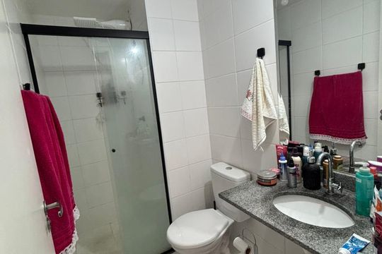 Banheiro de apartamento à venda com 1 quarto, 33m² em Butantã, São Paulo
