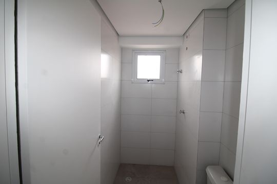 Banheiro de apartamento à venda com 2 quartos, 49m² em Piqueri, São Paulo
