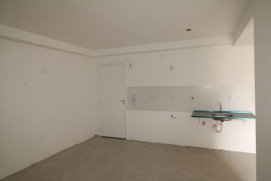 Sala / Cozinha de apartamento à venda com 2 quartos, 49m² em Piqueri, São Paulo