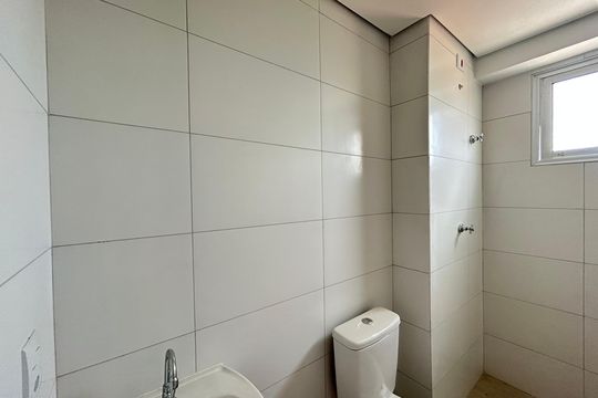 Banheiro de apartamento à venda com 2 quartos, 48m² em Piqueri, São Paulo