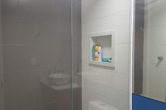 Banheiro de apartamento à venda com 2 quartos, 65m² em Alphaville Industrial, Barueri