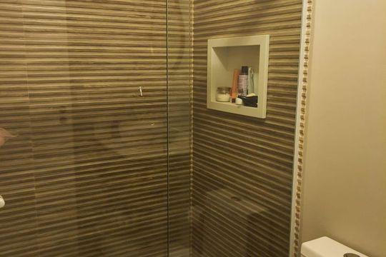 Banheiro de apartamento à venda com 2 quartos, 65m² em Alphaville Industrial, Barueri