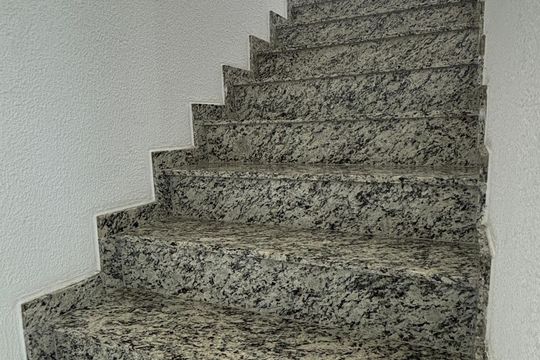 Escada de apartamento à venda com 2 quartos, 100m² em Parque Capuava, Santo André