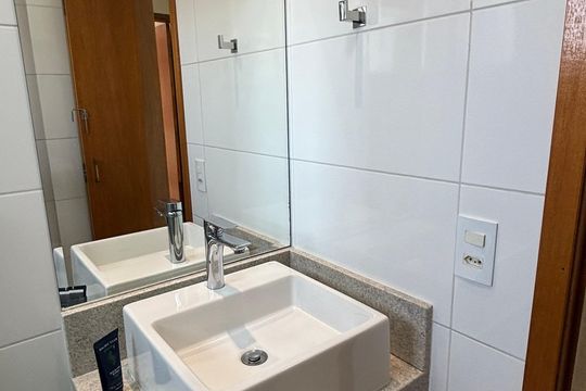 Banheiro de apartamento à venda com 2 quartos, 100m² em Parque Capuava, Santo André