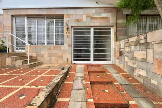Garagem de casa para alugar com 3 quartos, 301m² em Cambuí, Campinas