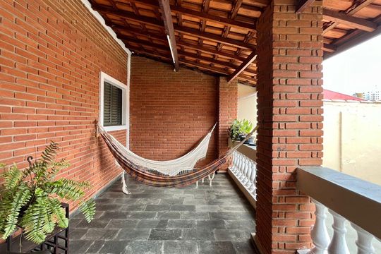 Varanda Edícula de casa para alugar com 3 quartos, 301m² em Cambuí, Campinas