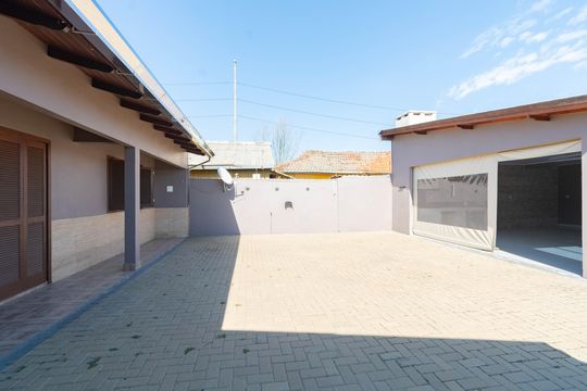 Casa à venda com 2 quartos, 150m² em Rio Branco, Canoas