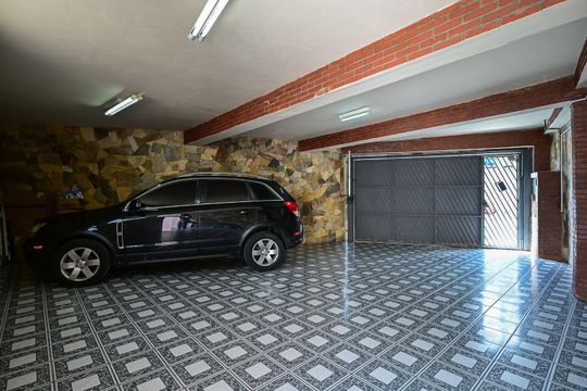 Garagem de casa à venda com 3 quartos, 224m² em Jardim Maria Rosa, Taboão da Serra