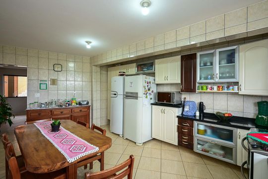 Cozinha de casa à venda com 3 quartos, 224m² em Jardim Maria Rosa, Taboão da Serra