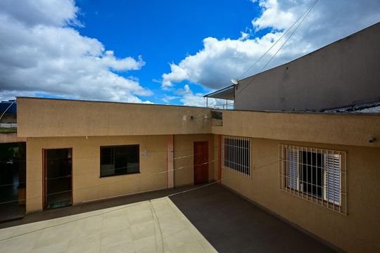 Quintal de casa à venda com 3 quartos, 224m² em Jardim Maria Rosa, Taboão da Serra