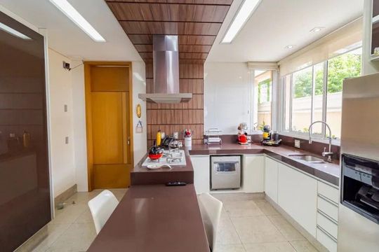 Cozinha de casa à venda com 3 quartos, 397m² em Chácara Mafalda, São Paulo