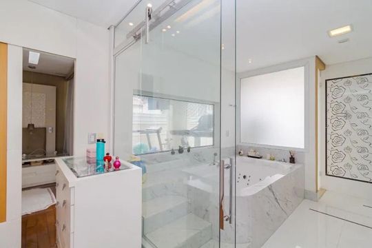 Banheiro de casa à venda com 3 quartos, 397m² em Chácara Mafalda, São Paulo