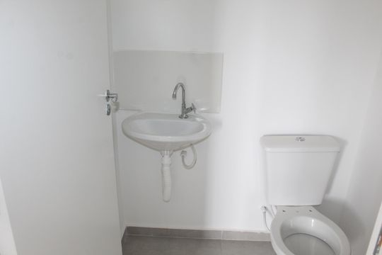 Banheiro Social de apartamento para alugar com 2 quartos, 60m² em Jardim Belizário, Cotia