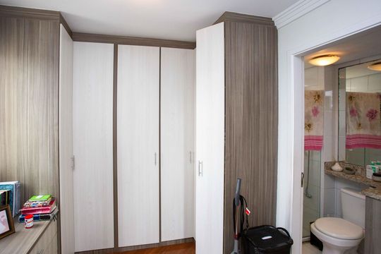 Closet da suíte de apartamento à venda com 3 quartos, 63m² em Piraporinha, Diadema