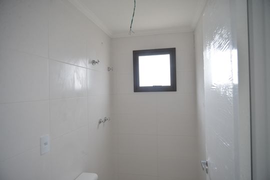 Banheiro da Suíte de apartamento à venda com 1 quarto, 56m² em Parque das Nações, Santo André