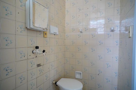 Banheiro de kitnet/studio à venda com 1 quarto, 33m² em Jardim Dona Leopoldina, Porto Alegre