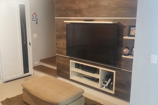 Sala de casa de condomínio para alugar com 3 quartos, 115m² em Jardim Petropolis, Cotia
