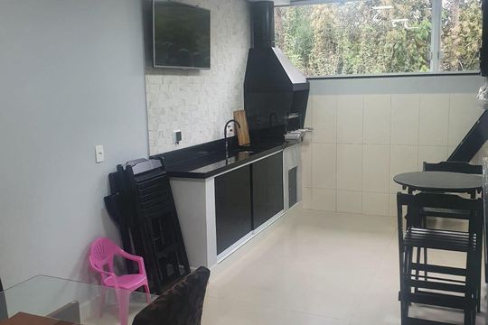 Casa de Condomínio para alugar com 3 quartos, 115m² em Jardim Petropolis, Cotia