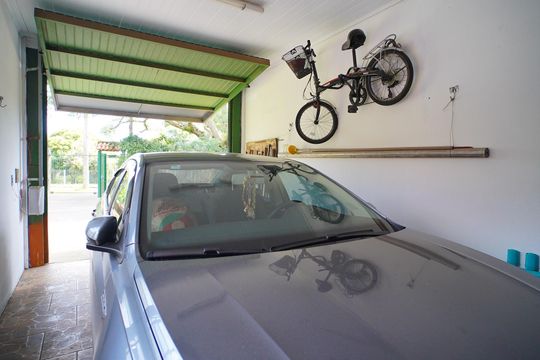 Garagem de casa à venda com 5 quartos, 535m² em Vila Nova, Porto Alegre