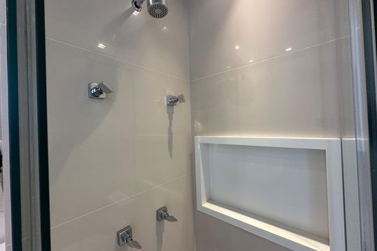 Banheiro da Suíte 2 de apartamento para alugar com 3 quartos, 128m² em Melville Empresarial Ii, Barueri