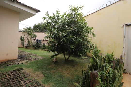 Quintal de casa para alugar com 3 quartos, 390m² em Jardim Karaíba, Uberlândia