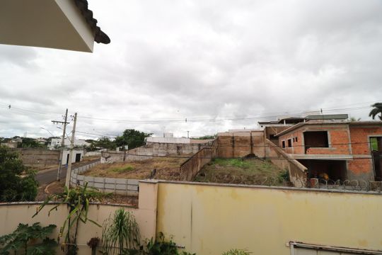 Vista de casa para alugar com 3 quartos, 390m² em Jardim Karaíba, Uberlândia