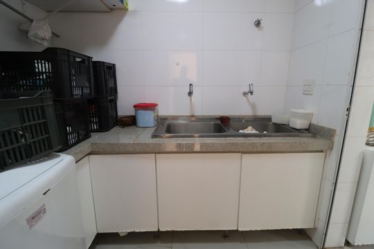 Área de Serviço de casa para alugar com 3 quartos, 390m² em Jardim Karaíba, Uberlândia