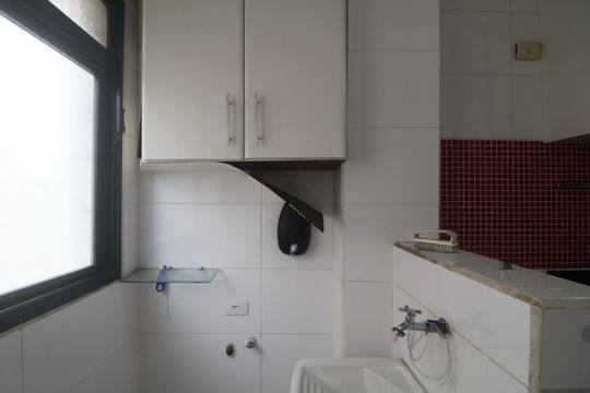 Área de Serviço de apartamento para alugar com 2 quartos, 69m² em Jardim Tres Marias, Guarujá