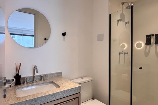 Banheiro de kitnet/studio para alugar com 1 quarto, 29m² em Itaim Bibi, São Paulo