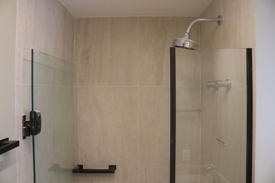 Banheiro de kitnet/studio para alugar com 1 quarto, 29m² em Perdizes, São Paulo
