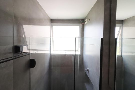 Banheiro de apartamento à venda com 2 quartos, 42m² em Jardim Boa Vista (zona Oeste), Osasco