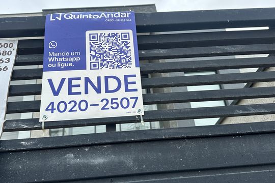 Fachada de casa à venda com 3 quartos, 137m² em Jardim Iracema, Barueri