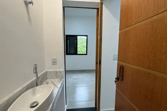 Banheiro das Suítes 2 e 3 de casa à venda com 3 quartos, 137m² em Jardim Iracema, Barueri