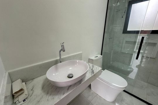 Banheiro da Suíte 1 de casa à venda com 3 quartos, 137m² em Jardim Iracema, Barueri