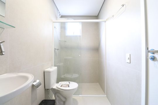 Banheiro de kitnet/studio para alugar com 1 quarto, 26m² em Barra Funda, São Paulo