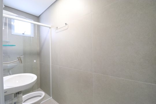 Banheiro de kitnet/studio para alugar com 1 quarto, 22m² em Barra Funda, São Paulo