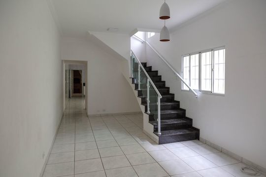 Casa para alugar com 3 quartos, 207m² em Jardim Bela Vista, Guarulhos