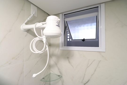 Banheiro de kitnet/studio para alugar com 1 quarto, 18m² em Barra Funda, São Paulo