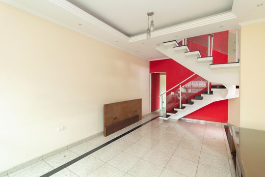 Casa à venda com 3 quartos, 368m² em Vila Chuca, São Paulo