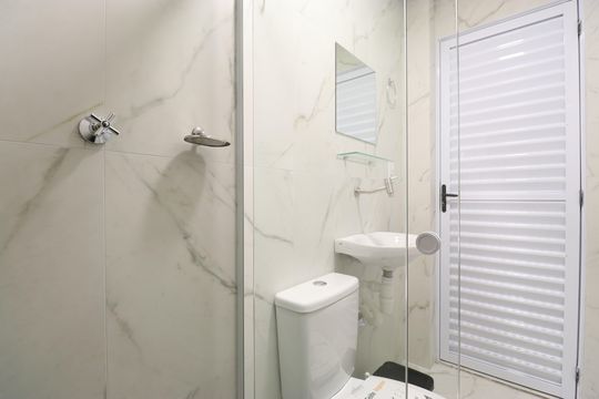 Banheiro de kitnet/studio para alugar com 1 quarto, 16m² em Barra Funda, São Paulo